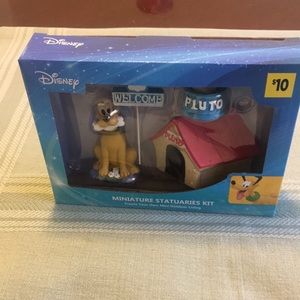 Nib Disney miniature kit Pluto outdoor living